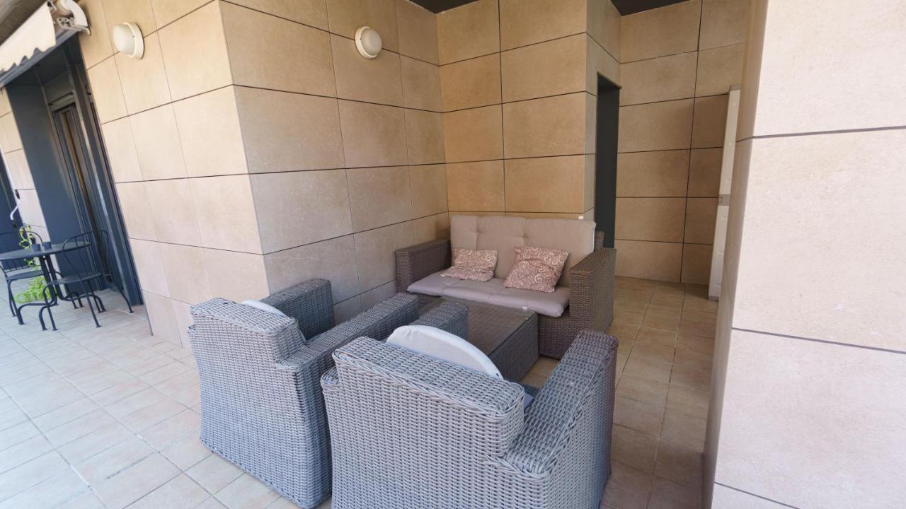 Rentalsevilla Coqueto Apartamento Con Terraza Privada Sevilha Exterior foto